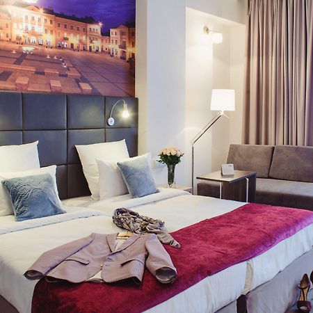 Vestil Hotel Пйотркув-Трибунальський Екстер'єр фото