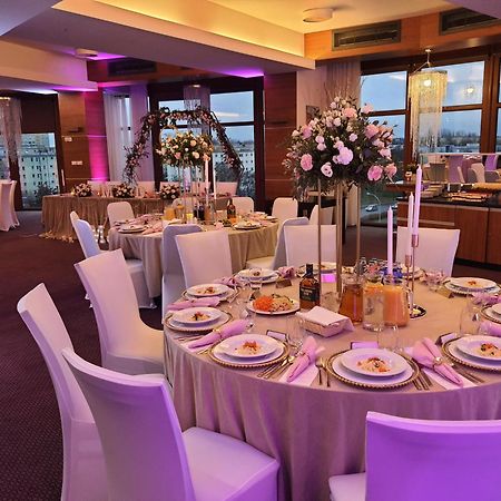 Vestil Hotel Пйотркув-Трибунальський Екстер'єр фото