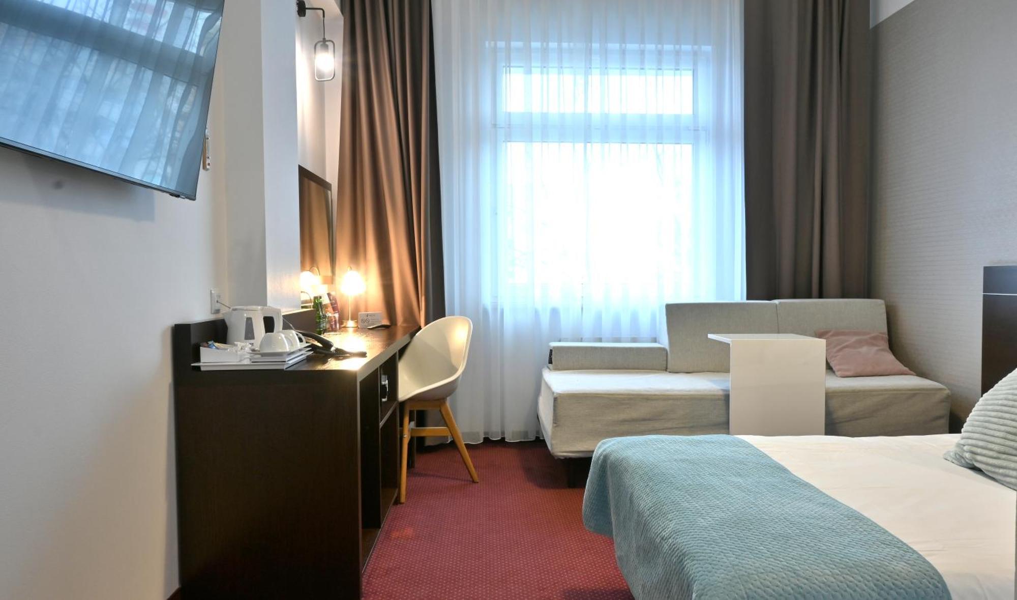 Vestil Hotel Пйотркув-Трибунальський Екстер'єр фото