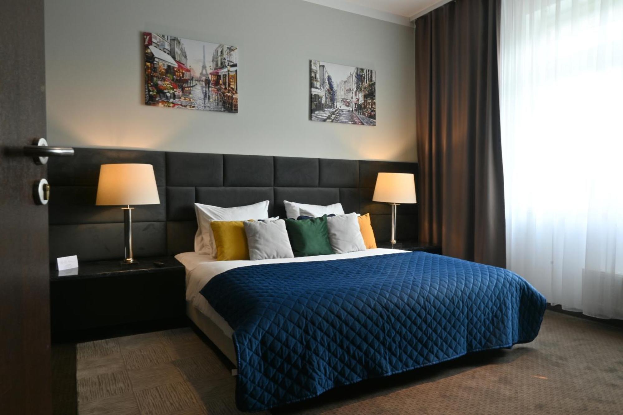 Vestil Hotel Пйотркув-Трибунальський Екстер'єр фото