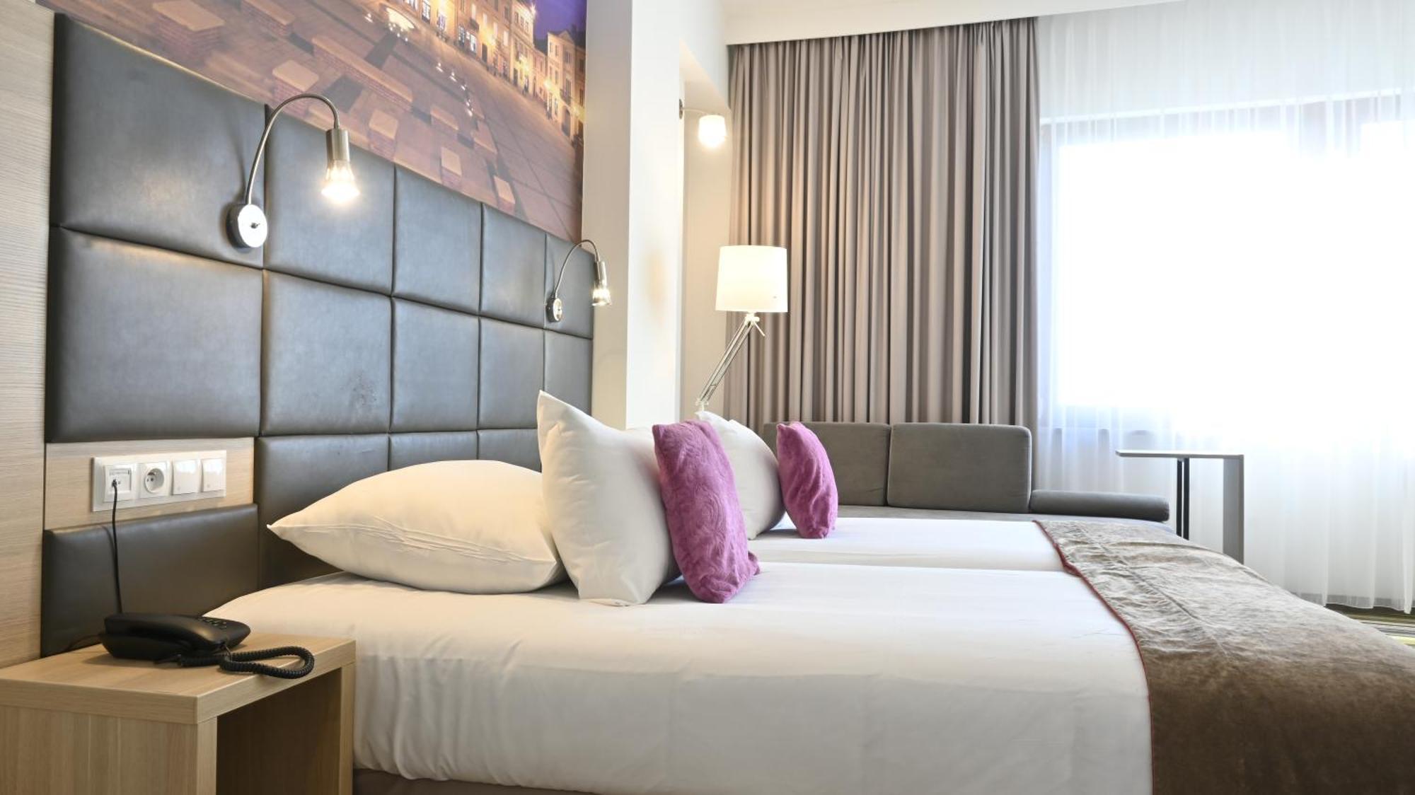 Vestil Hotel Пйотркув-Трибунальський Екстер'єр фото