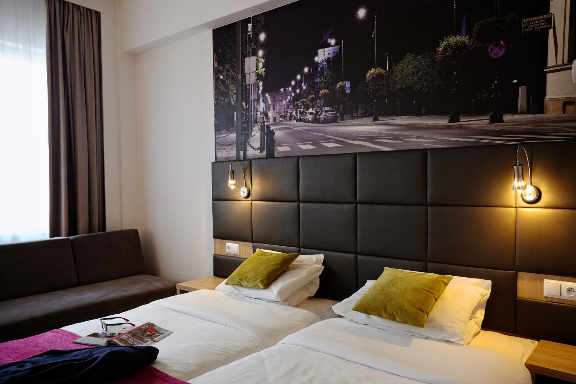 Vestil Hotel Пйотркув-Трибунальський Екстер'єр фото