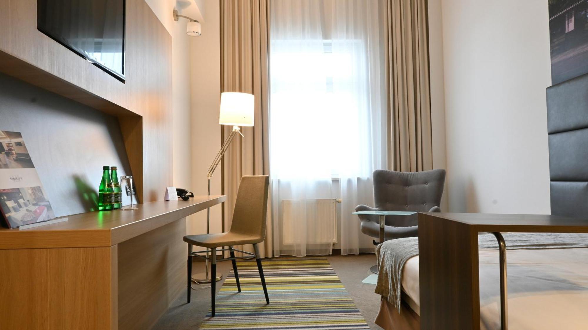 Vestil Hotel Пйотркув-Трибунальський Екстер'єр фото