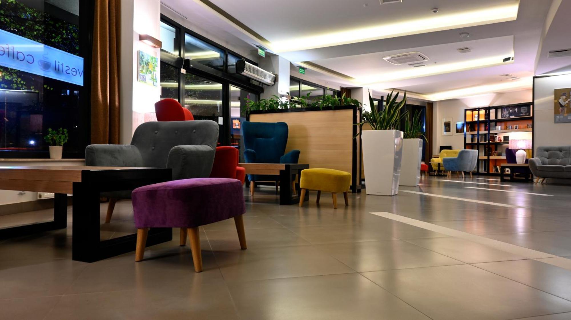 Vestil Hotel Пйотркув-Трибунальський Екстер'єр фото