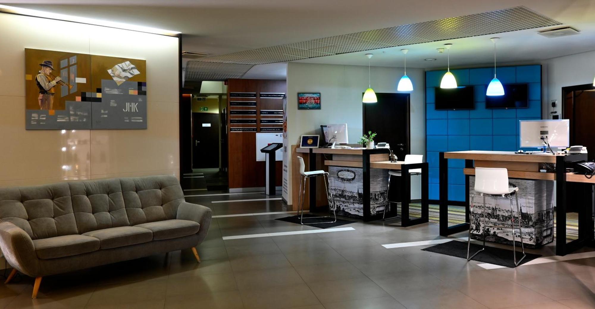 Vestil Hotel Пйотркув-Трибунальський Екстер'єр фото