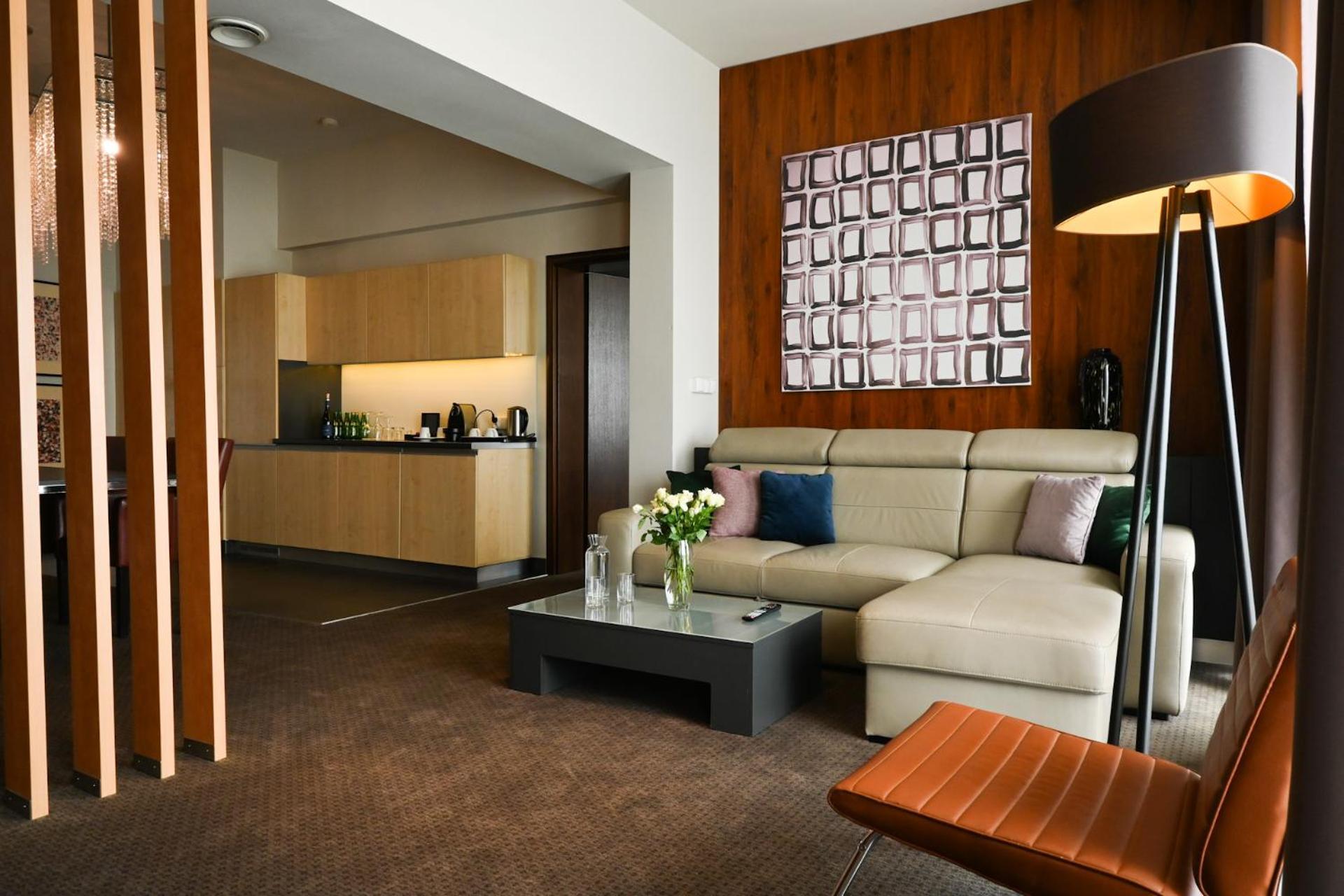 Vestil Hotel Пйотркув-Трибунальський Екстер'єр фото